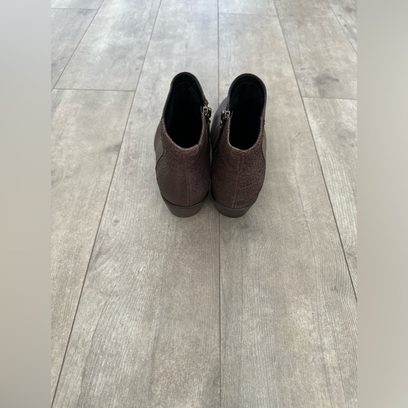 Clarks Artisan Deep Brown Ankle Booties Women’s size 7.5 - Picture 10 of 14